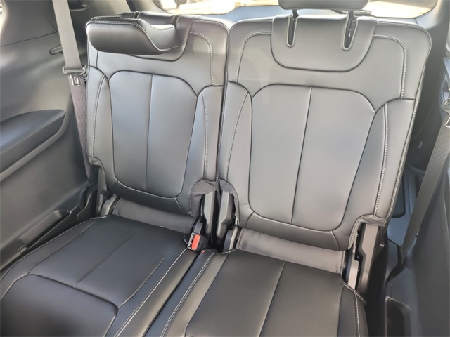 2025 Jeep Grand Cherokee Limited photo 4