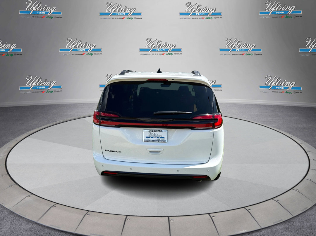 2025 Chrysler Pacifica photo 3