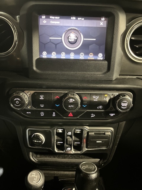 2020 Jeep Wrangler Unlimited Sahara photo 15