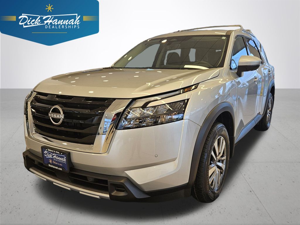 2025 Nissan Pathfinder SL's photo