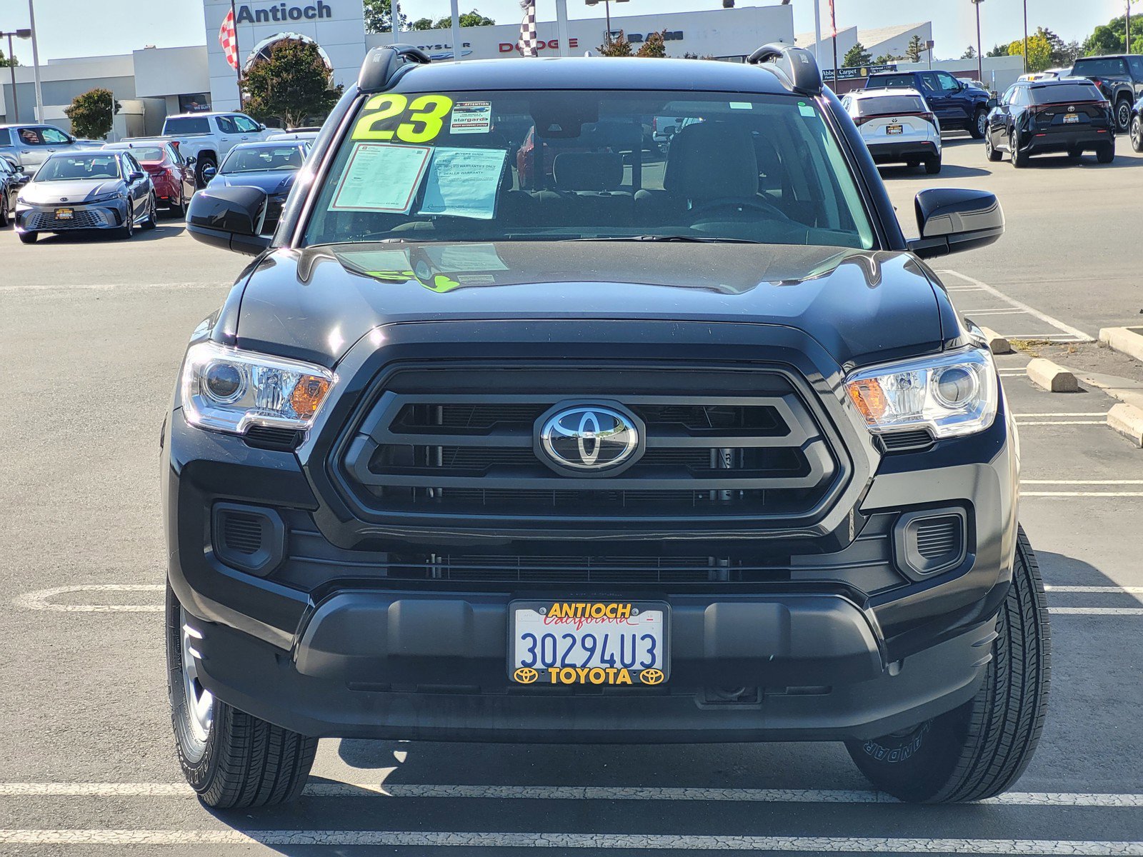 2023 Toyota Tacoma 4x4 photo 2
