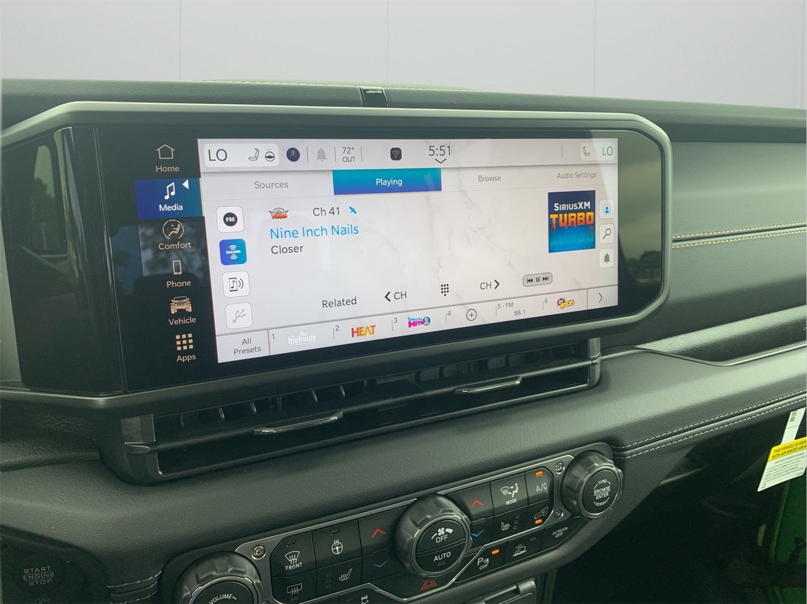 2025 Jeep Gladiator Sport photo 13