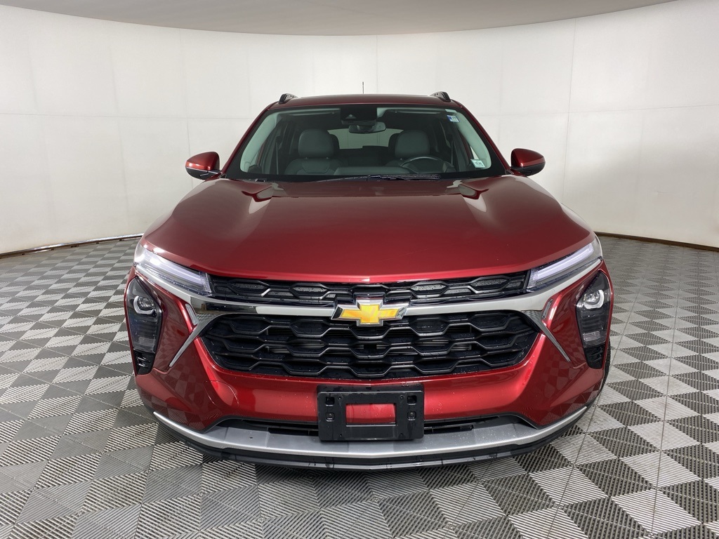 2024 Chevrolet Trax LT photo 2