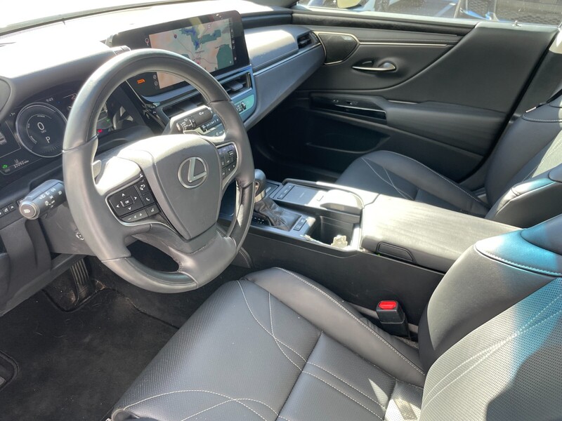 2022 Lexus ES 300h Luxury photo 4