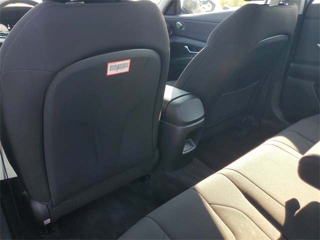 2025 Hyundai Elantra SEL Convenience photo 7