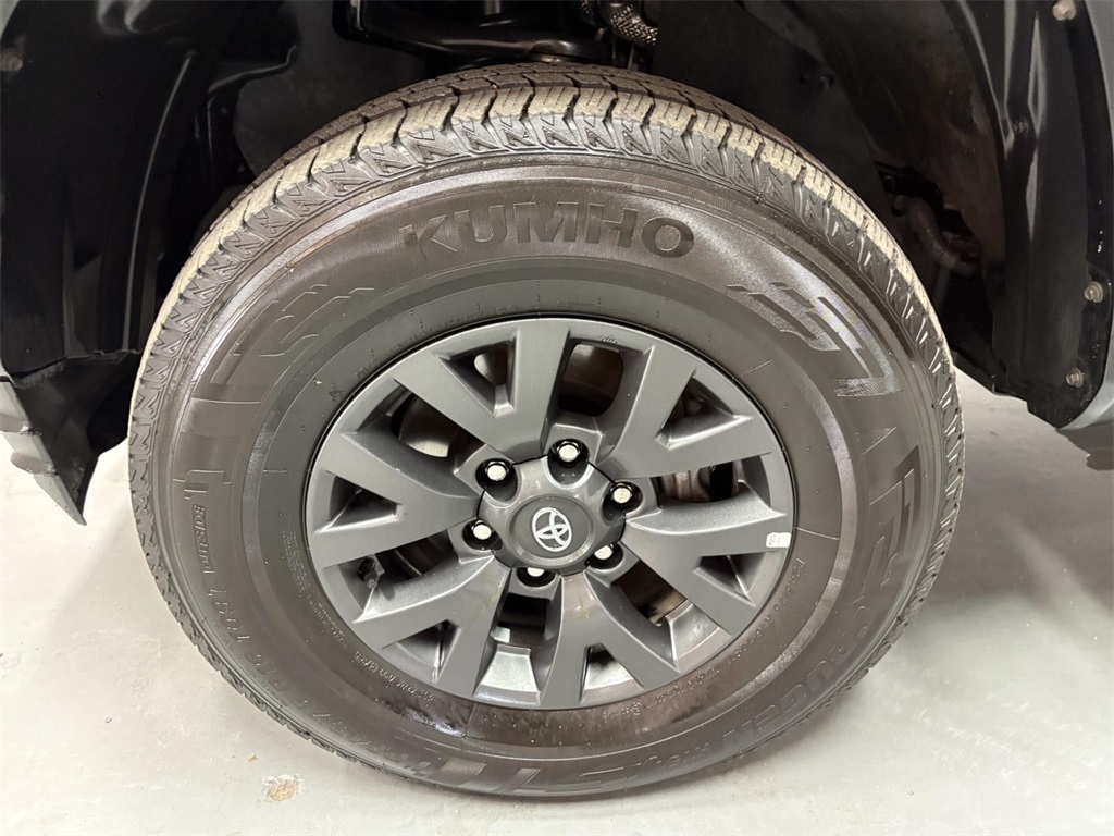 2023 Toyota Tacoma SR5 photo 28