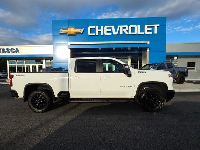 2025 Chevrolet Silverado 2500HD LT photo 3