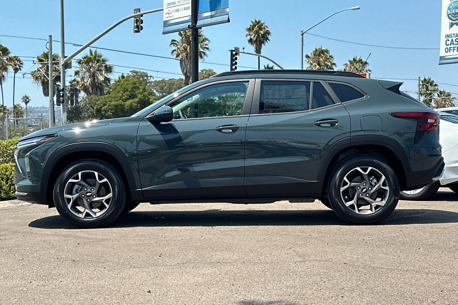 2025 Chevrolet Trax LT photo 7