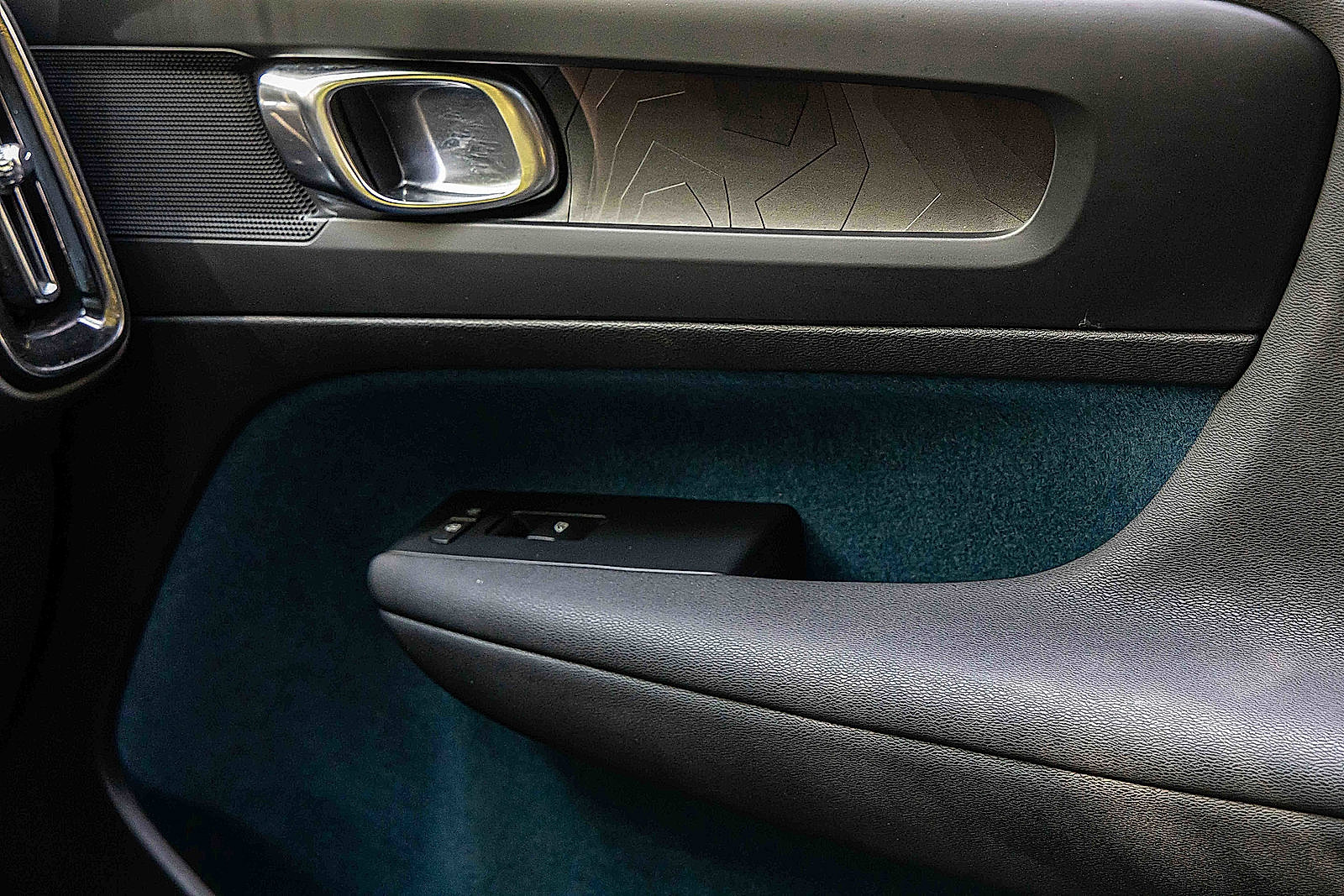 2023 Volvo XC40 Recharge Plus photo 14