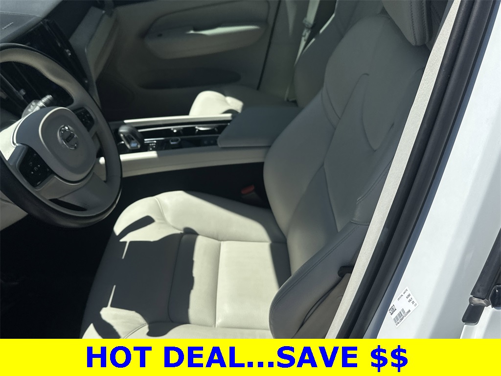 2023 Volvo XC60 B5 Plus photo 16