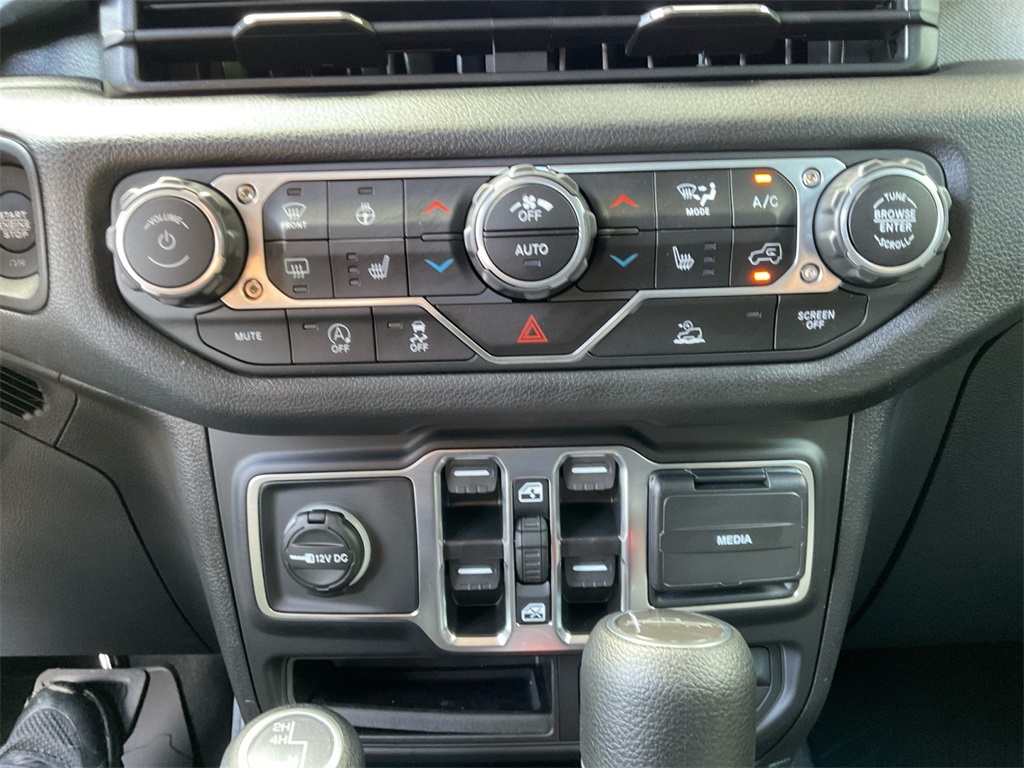 2025 Jeep Gladiator Sport S photo 26