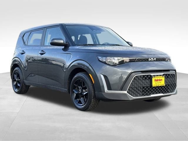 2023 Kia Soul LX's photo