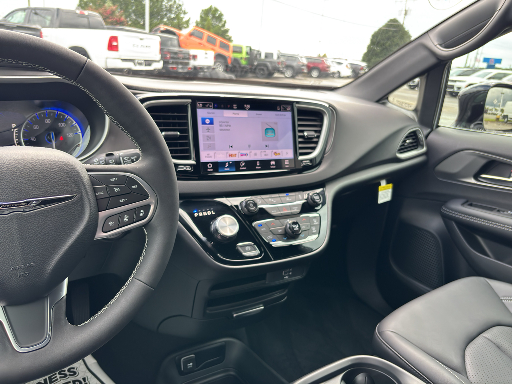 2026 Chrysler Voyager LX photo 33