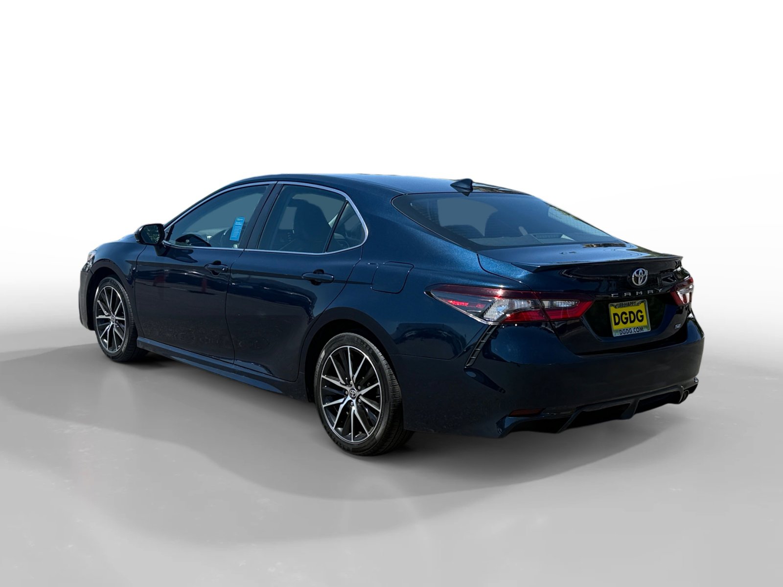 2021 Toyota Camry SE photo 3