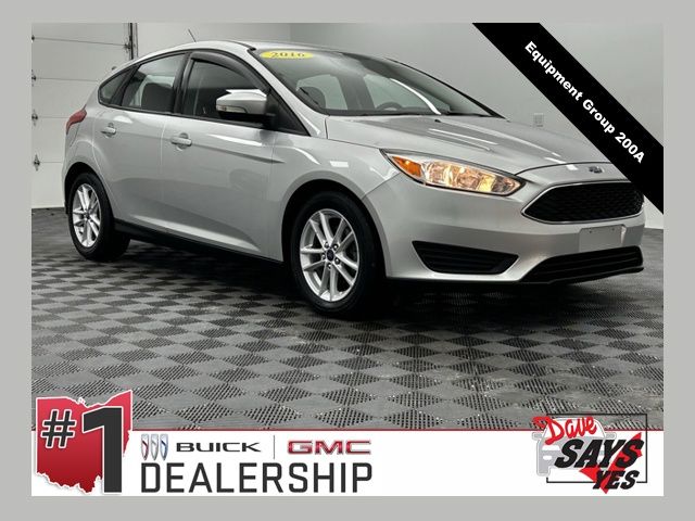 2016 Ford Focus SE's photo