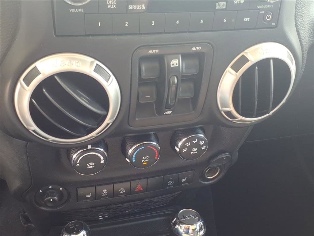 2017 Jeep Wrangler Unlimited Sahara photo 8