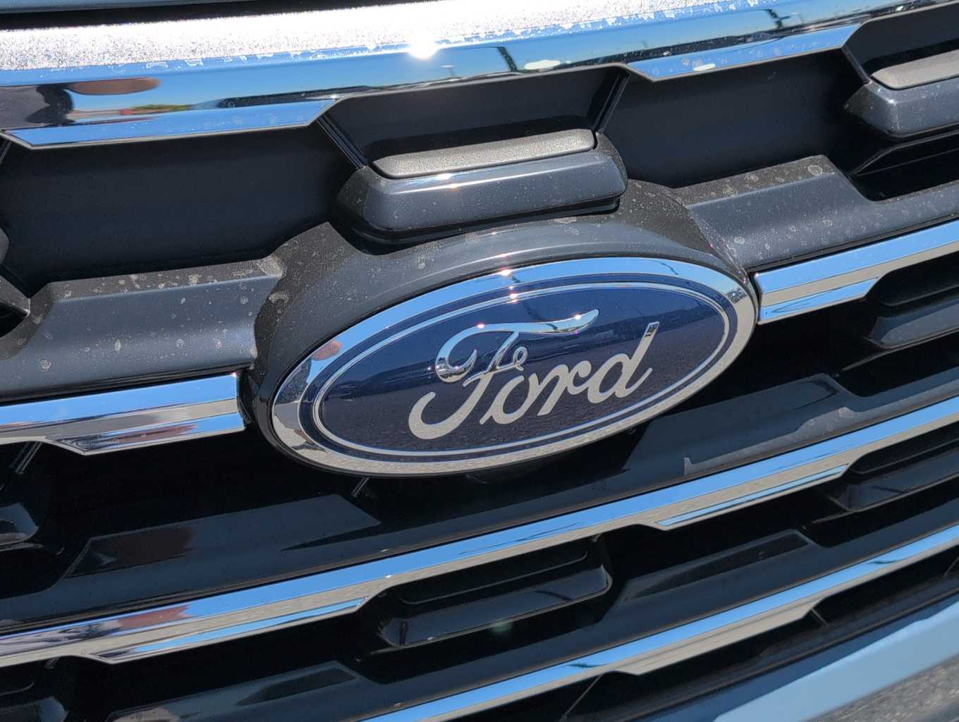 2025 Ford Explorer photo 4