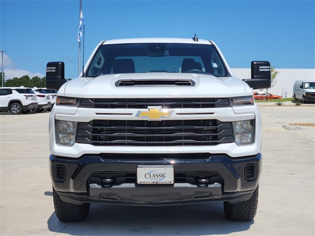 2024 Chevrolet Silverado 2500HD Custom photo 2