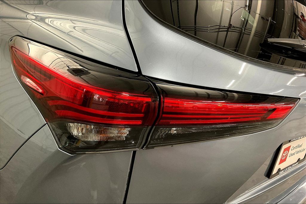 2022 Toyota Highlander Hybrid XLE photo 29