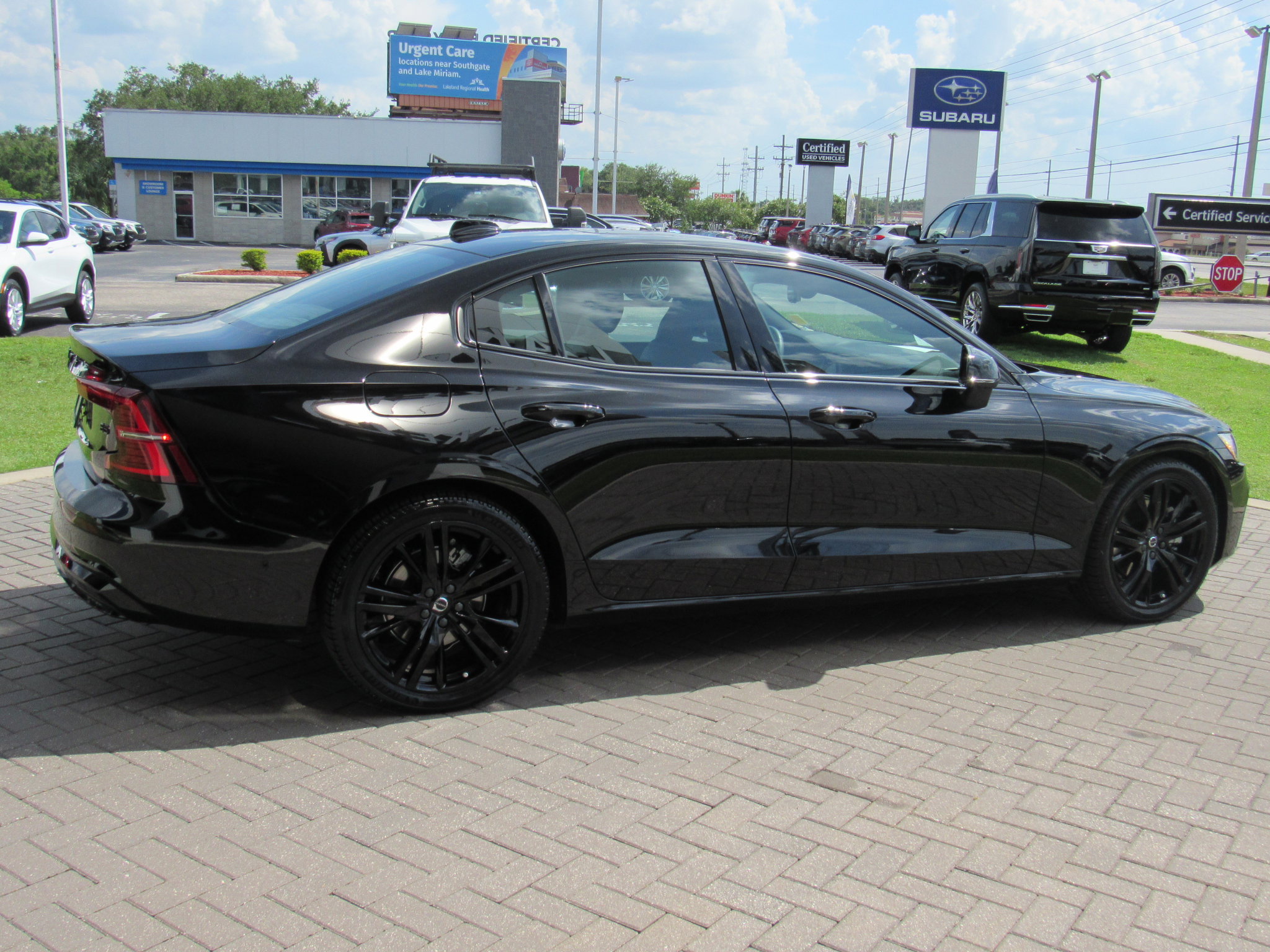 2023 Volvo S60 B5 Plus Black Edition photo 6
