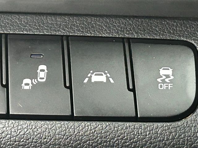 2019 Hyundai Elantra SEL photo 4