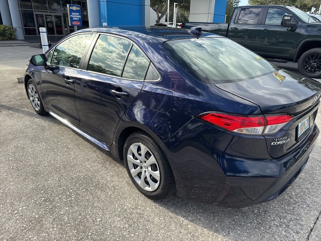 2021 Toyota Corolla LE photo 2