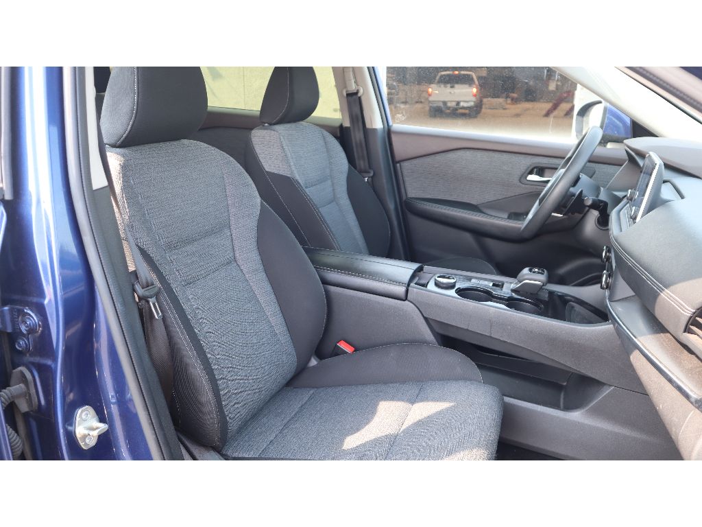 2023 Nissan Rogue SV photo 23
