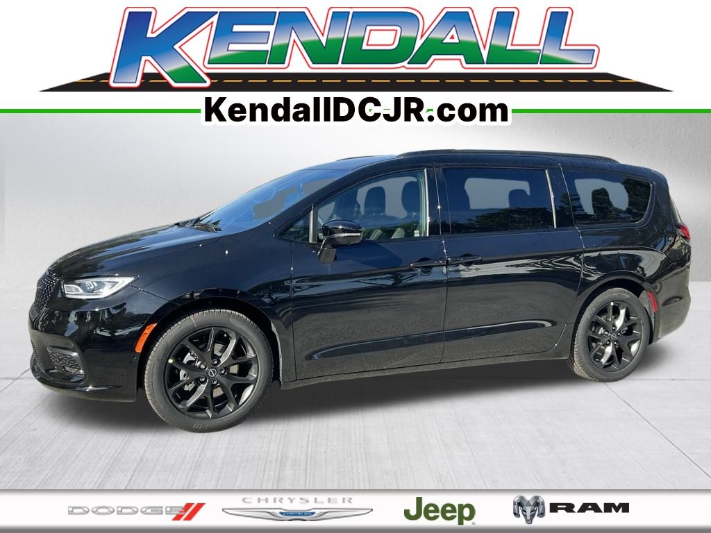2026 Chrysler Pacifica Select's photo