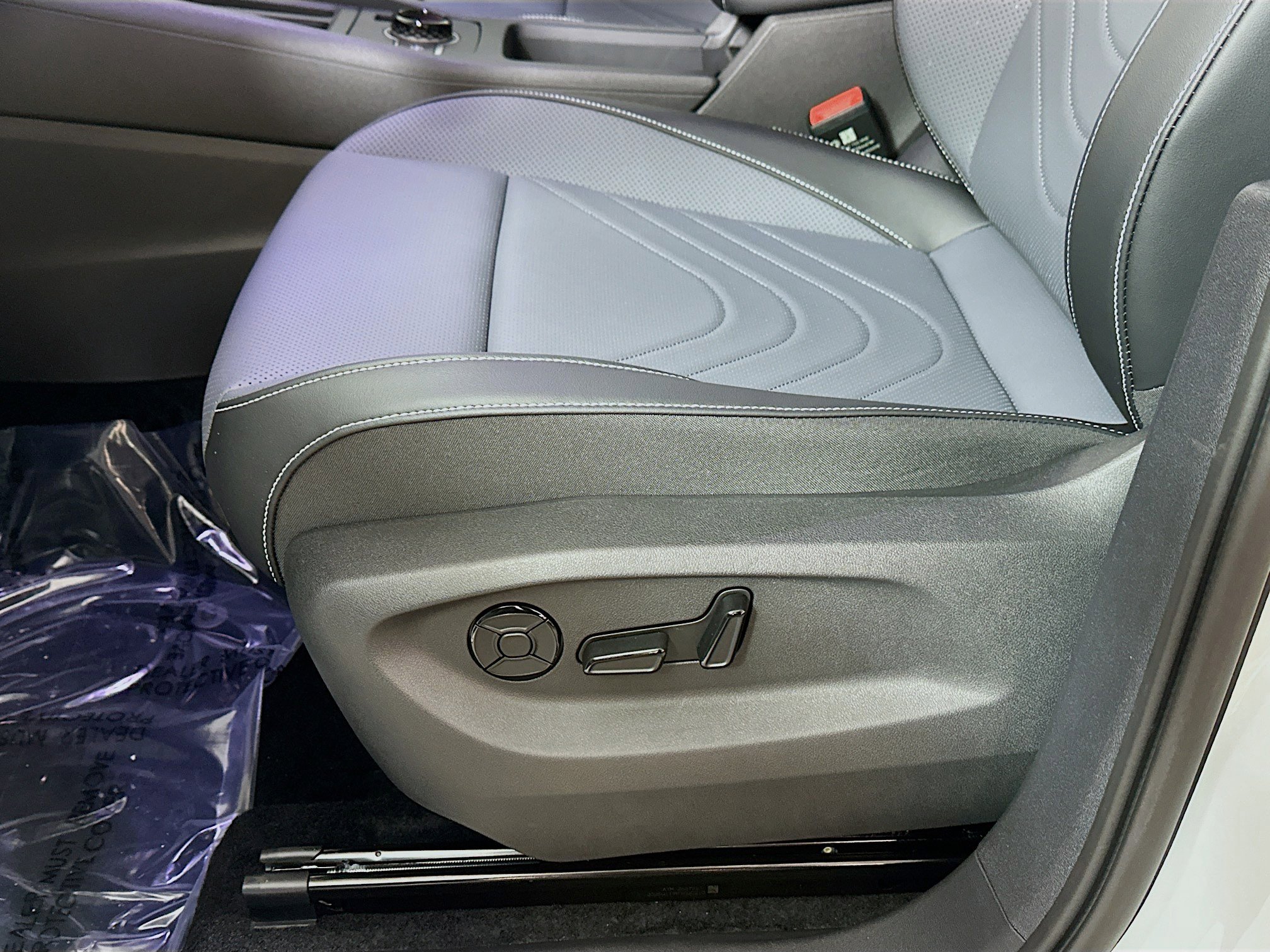 2025 Volkswagen Tiguan SE photo 16