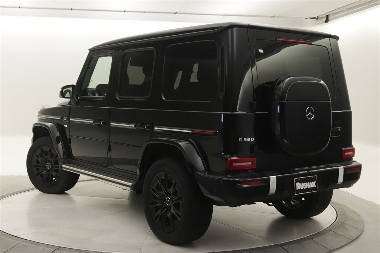 2025 Mercedes Benz G photo 2
