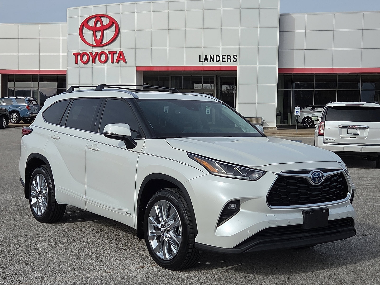 2023 Toyota Highlander Limited's photo