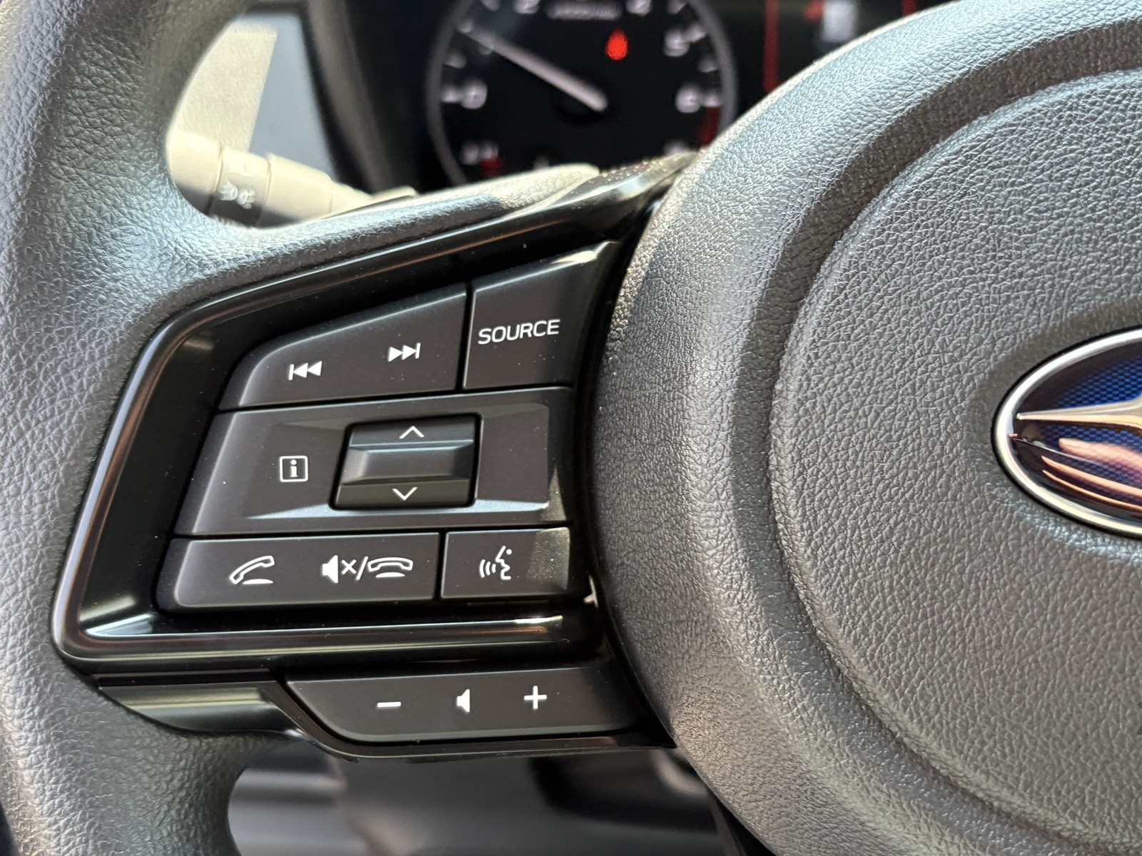 New 2025 CRYSTAL WHITE PEARL Subaru Premium image 39