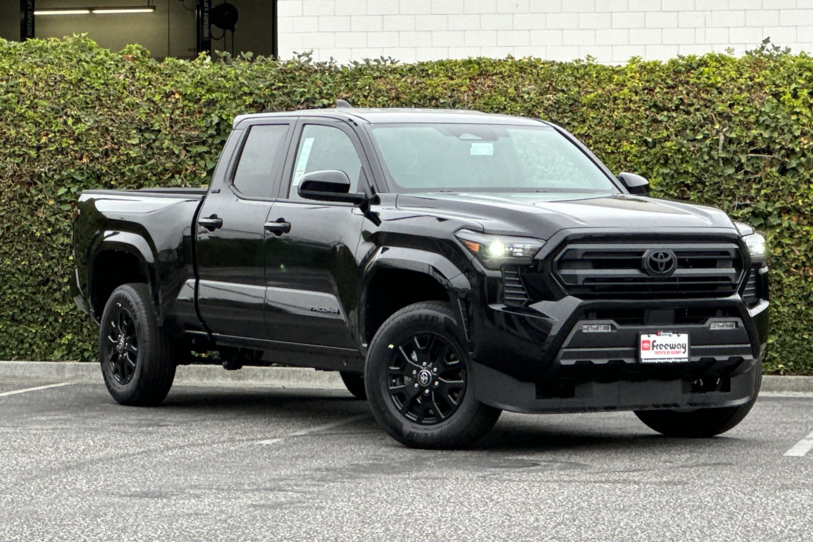 2025 Toyota Tacoma SR5 photo 2