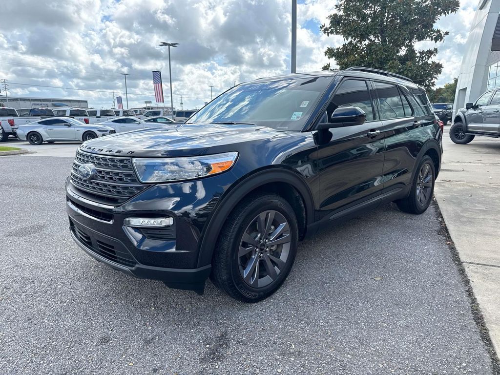 2023 Ford Explorer XLT photo 3
