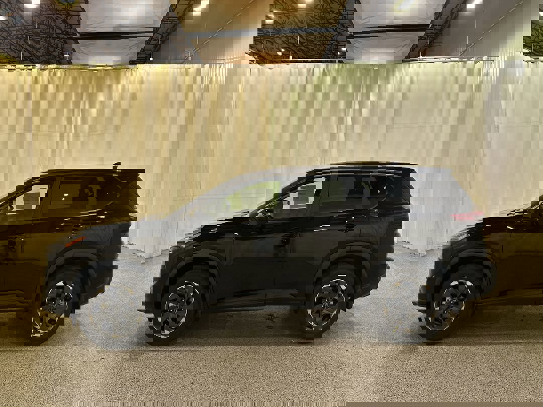 2026 Nissan Rogue SV photo 3