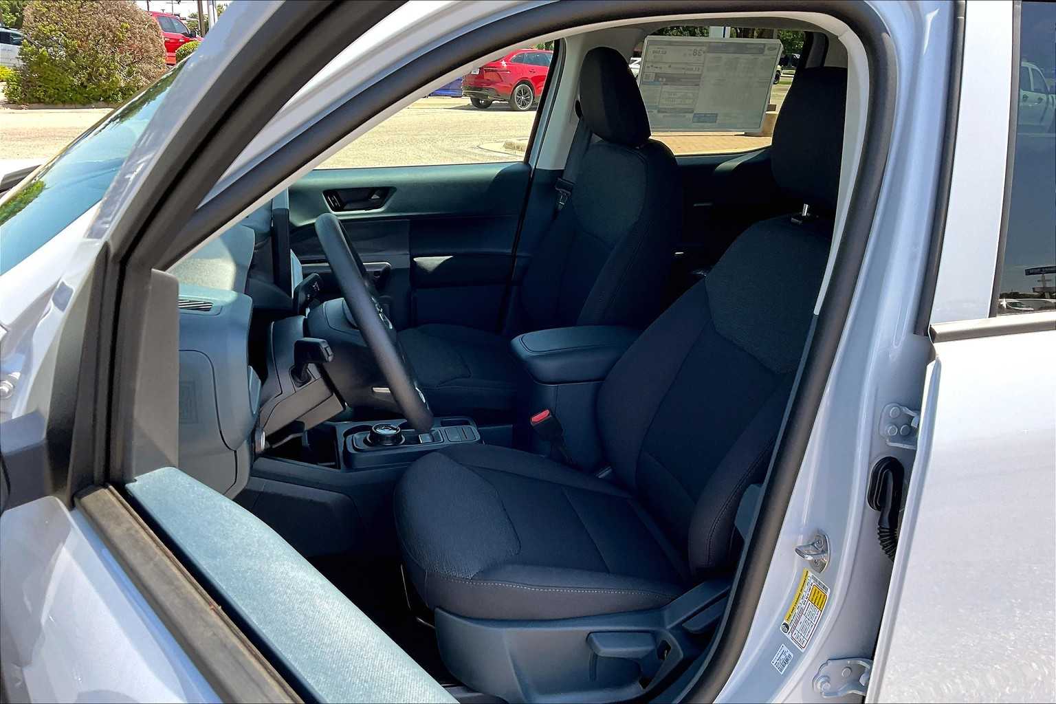 2025 Ford Maverick XL photo 9