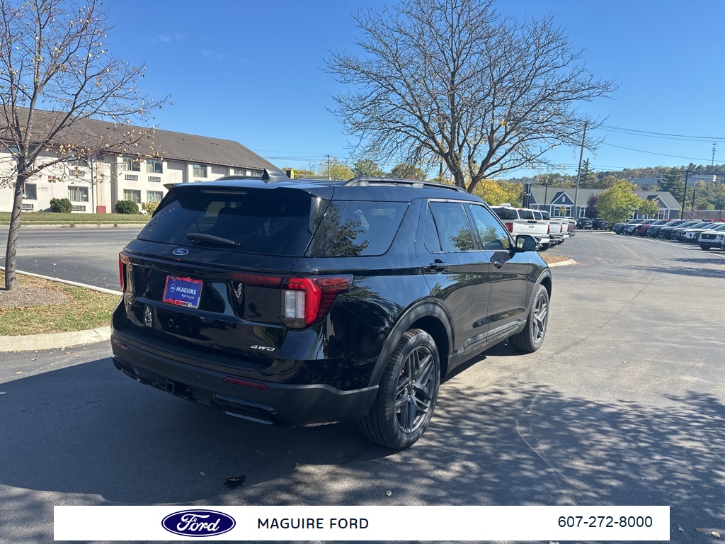 2025 Ford Explorer ST-Line photo 3