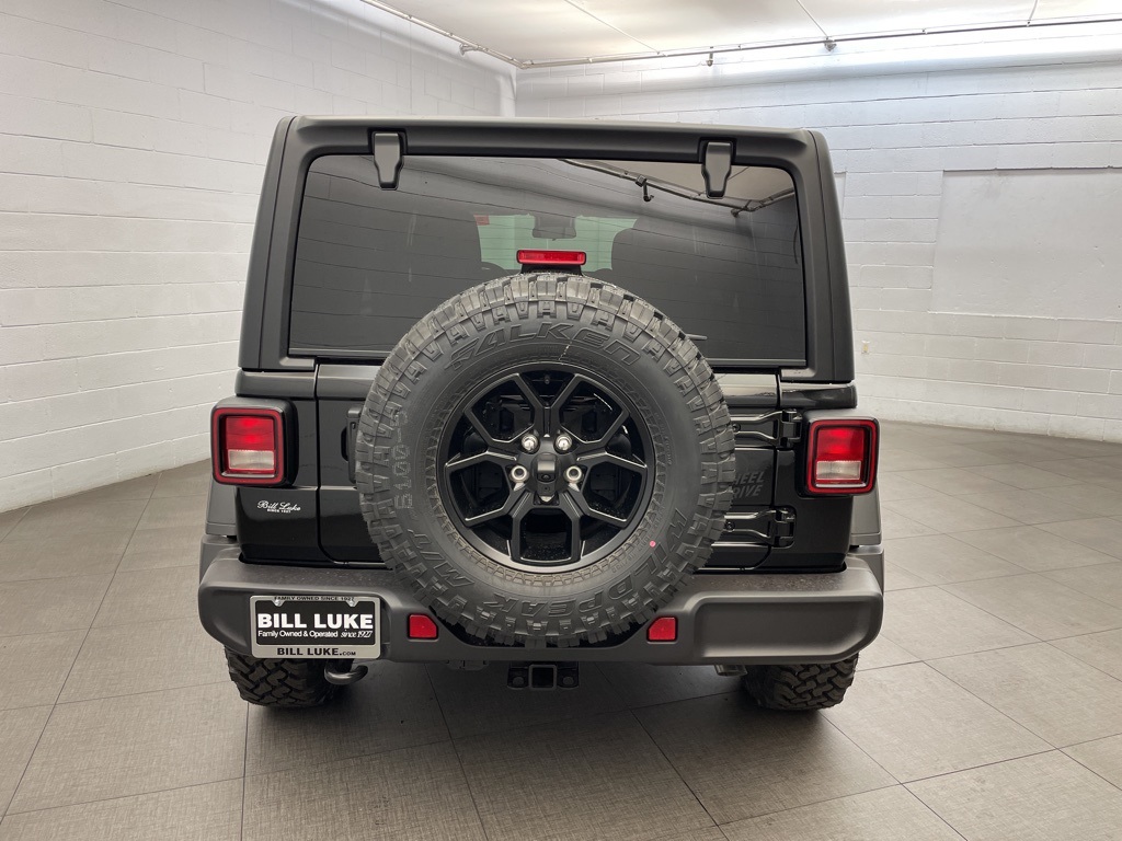 2025 Jeep Wrangler photo 3