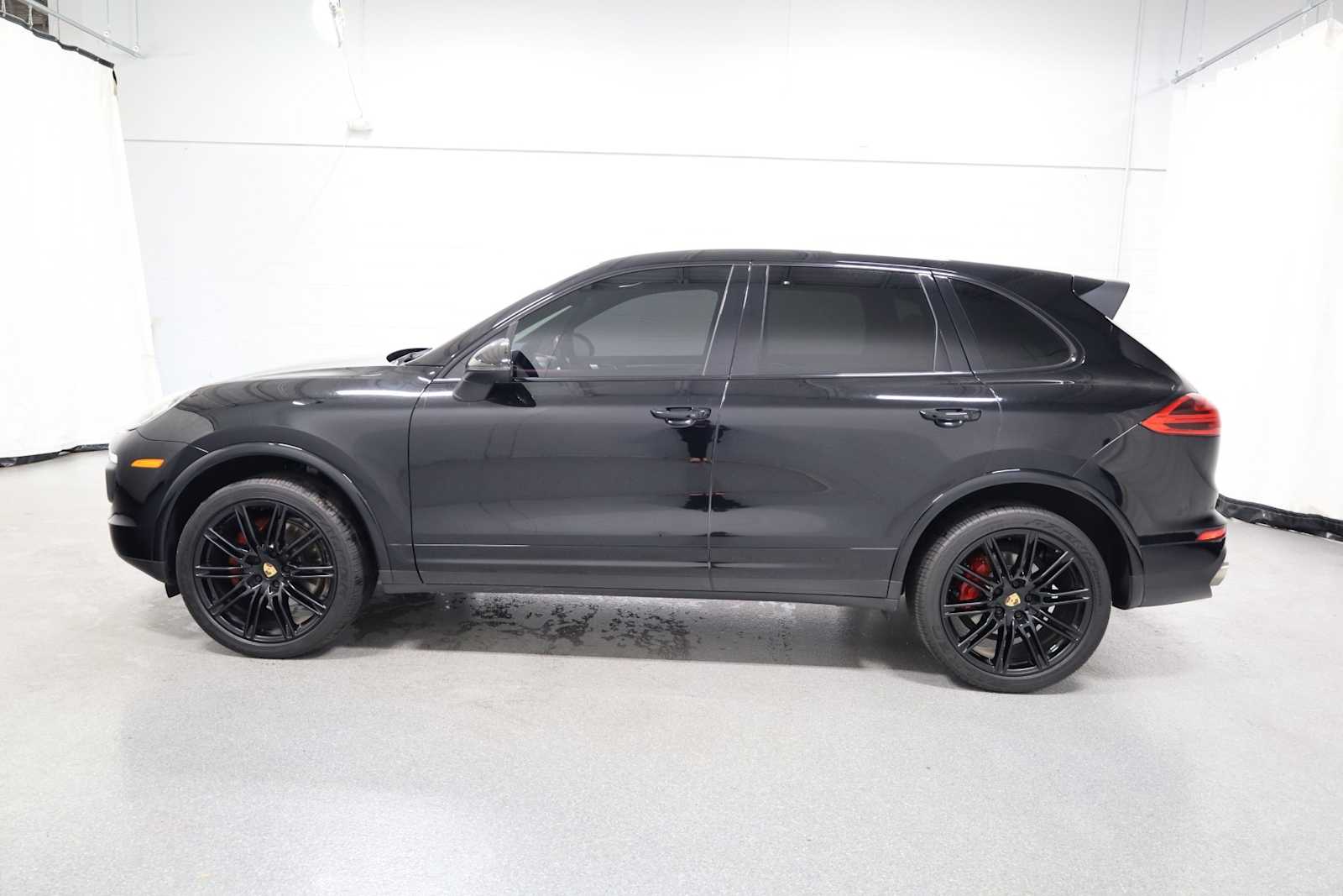 2018 Porsche Cayenne Platinum Edition photo 2