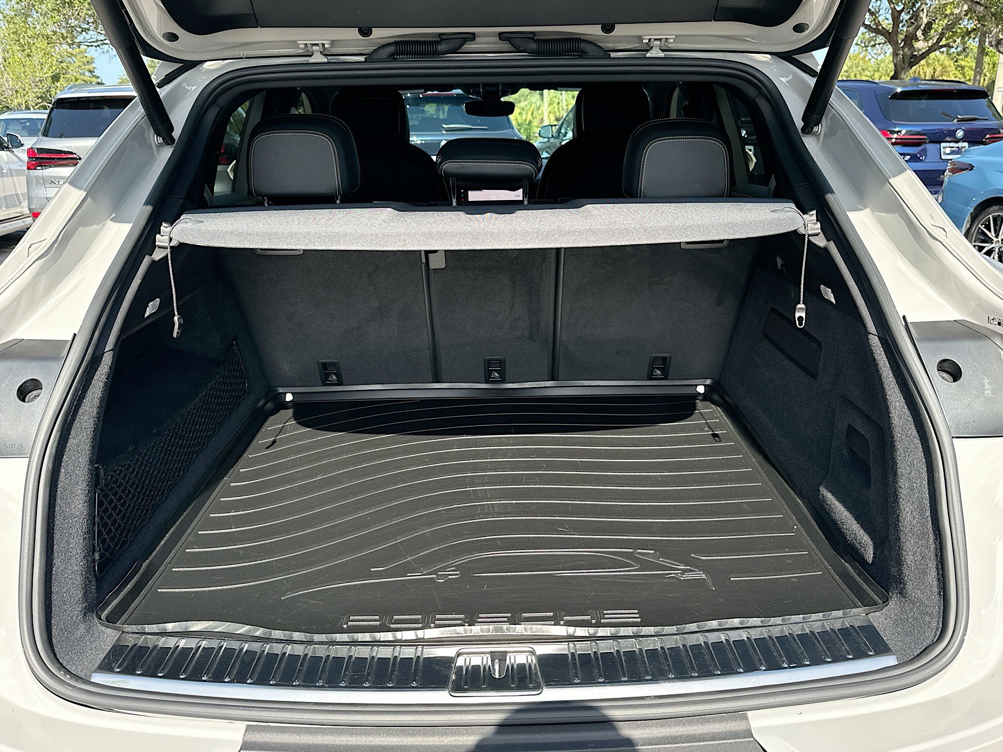2022 Porsche Cayenne Platinum Edition photo 26