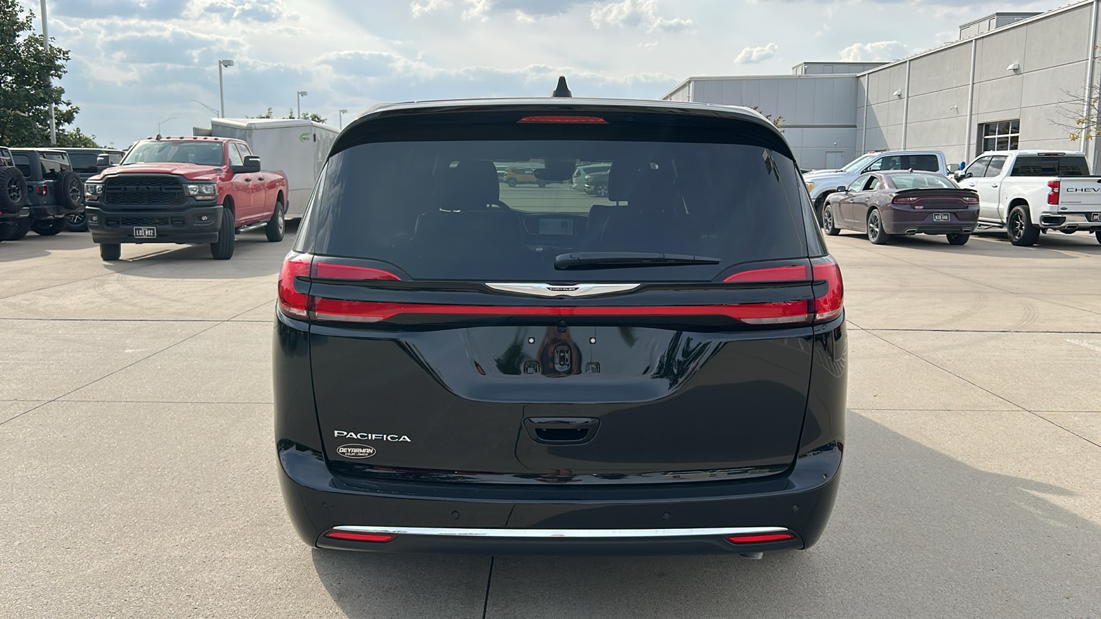 2026 Chrysler Pacifica photo 4