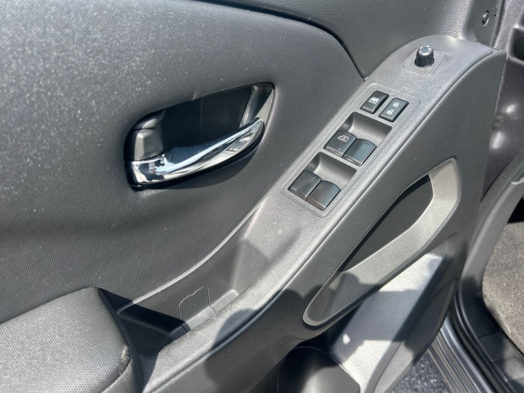 2024 Nissan Frontier SV photo 10