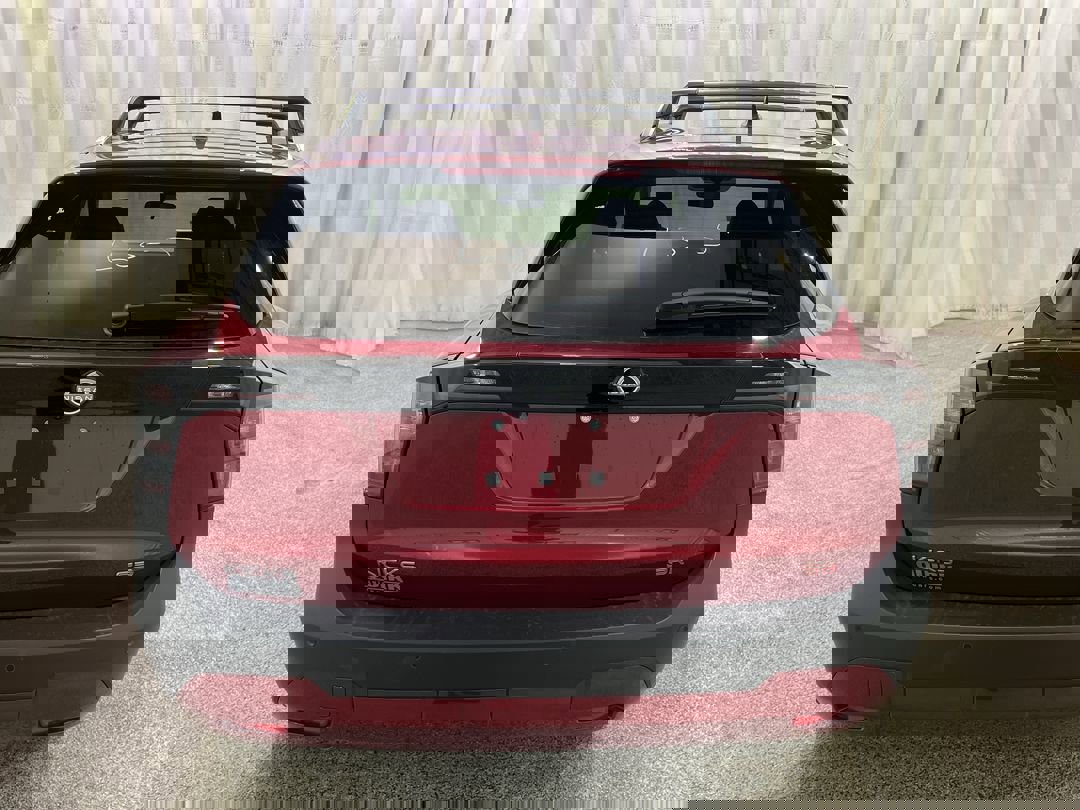 2026 Nissan Kicks SR photo 3