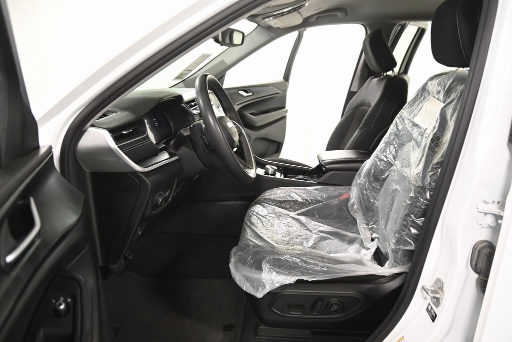 2023 Jeep Grand Cherokee Laredo photo 10