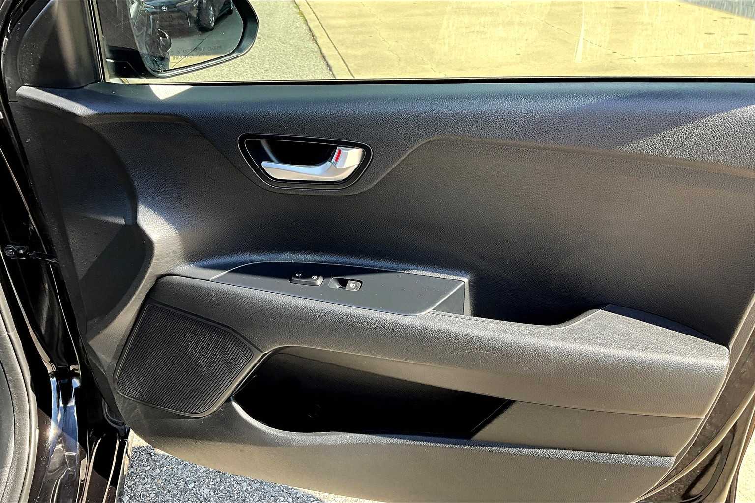 2019 Kia Rio LX photo 12