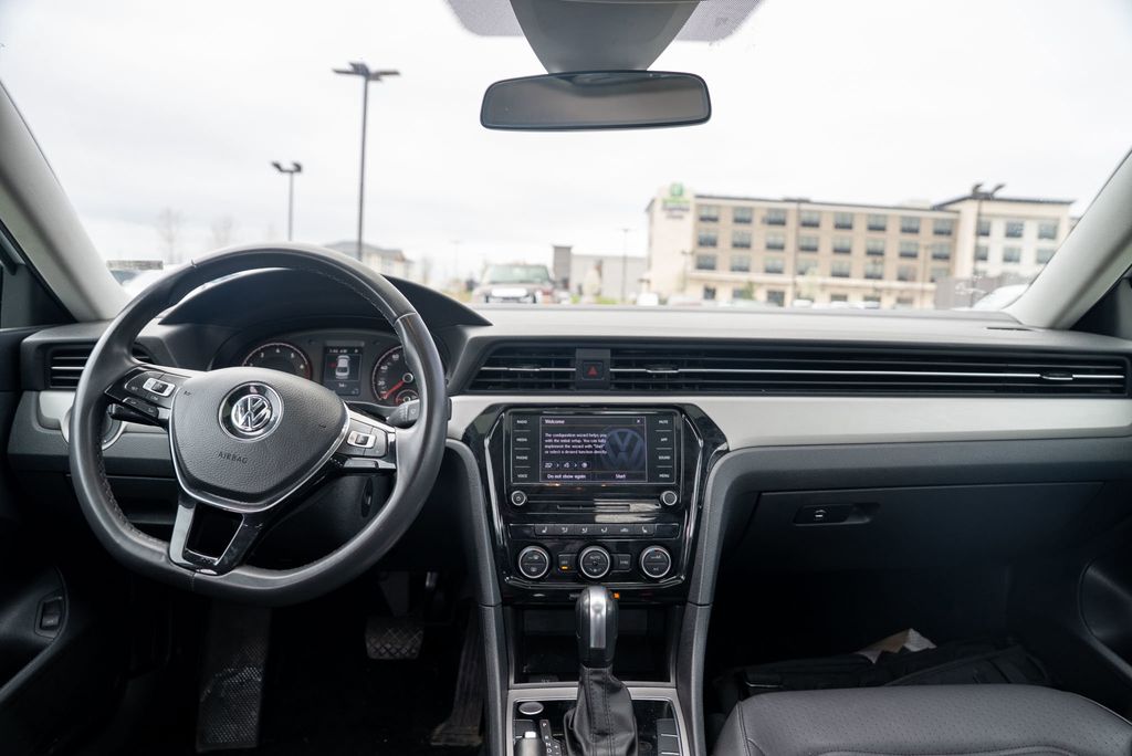 2021 Volkswagen Passat 2.0T SE photo 14