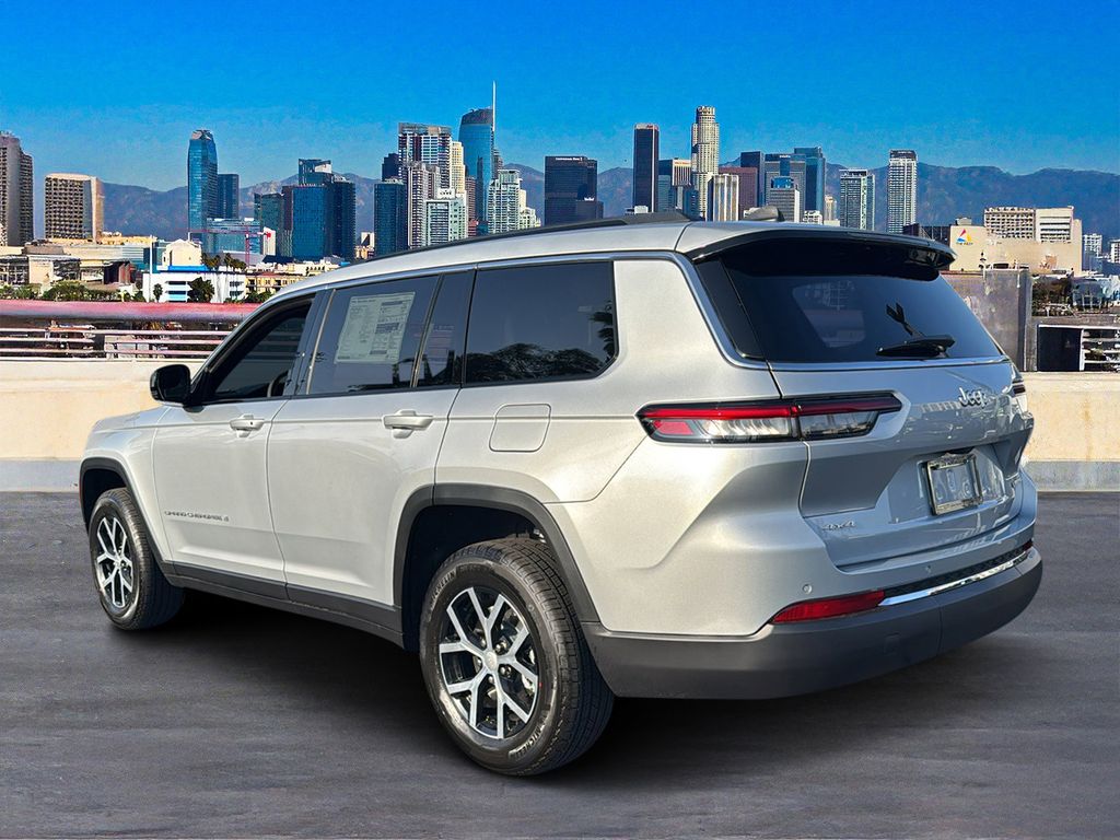 2025 Jeep Grand Cherokee Limited photo 4
