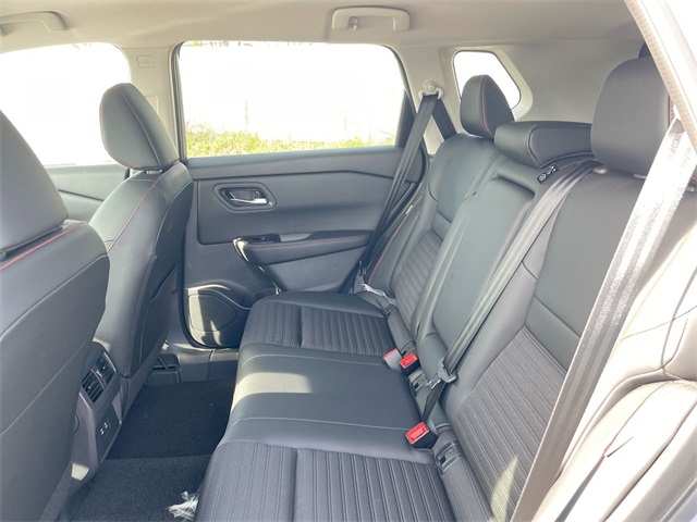 2025 Nissan Rogue SV photo 28