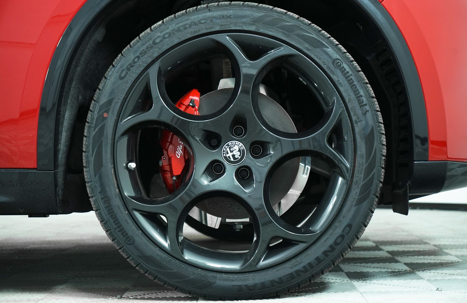 2024 Alfa Romeo Stelvio photo 8