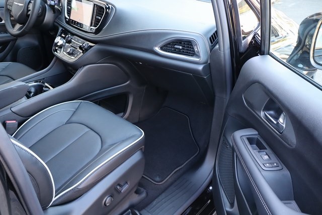2026 Chrysler Pacifica Limited photo 57